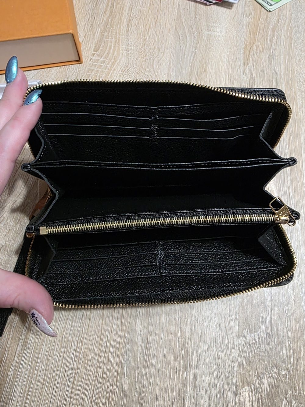Louis Vuitton Zippy Wallet - Picture 2 of 5